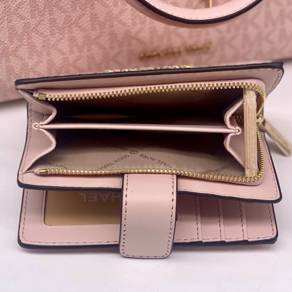MICHAEL KORS Jet Set Travel Signature Medium Bifold Wallet Powder Blush - Picture 9 of 13